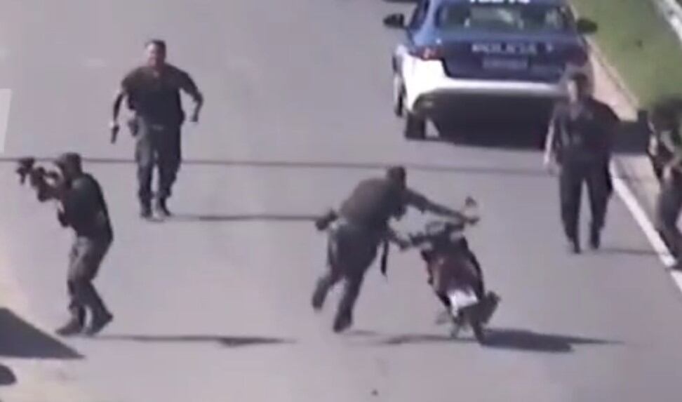 Intenso operativo policial en barrio Yapeyú