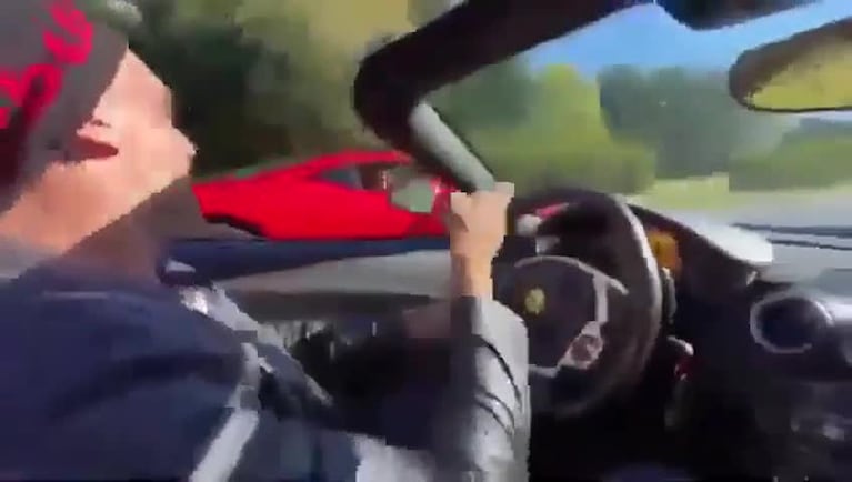 Corrieron una picada en sus dos Ferrari a toda velocidad