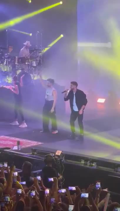 Camilo cantó "El mismo aire" con La Konga