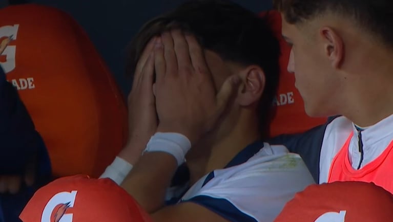 La frustración de Gio Baroni al ser reemplazado en el clásico
