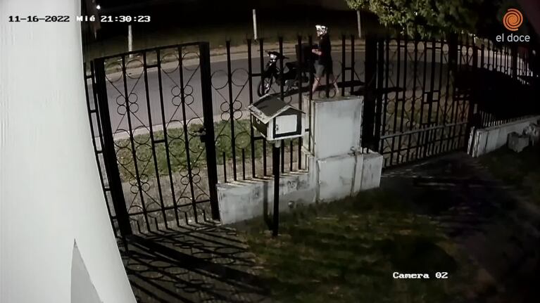 Le apuntaron y robaron la moto a un repartidor
