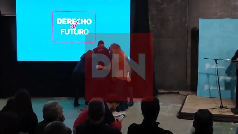 Una mujer increpó a Kicillof en un acto