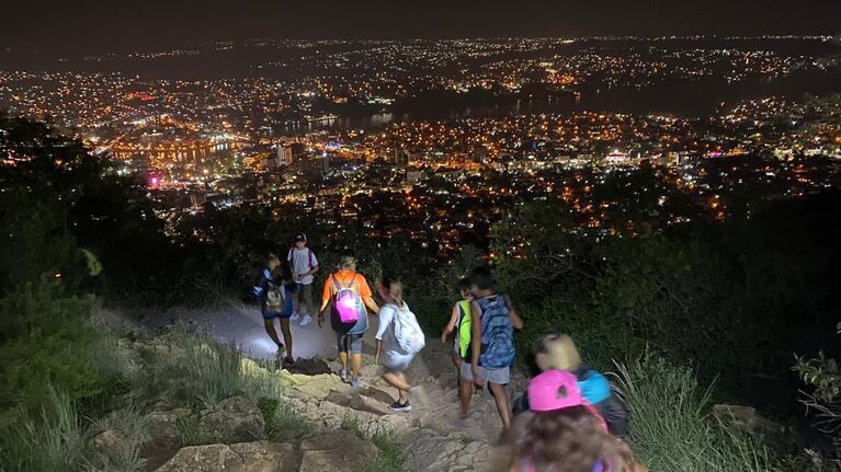 Visitas guiadas nocturnas y gratuitas al Cerro de la Cruz, una alternativa diferente para conocer Carlos Paz