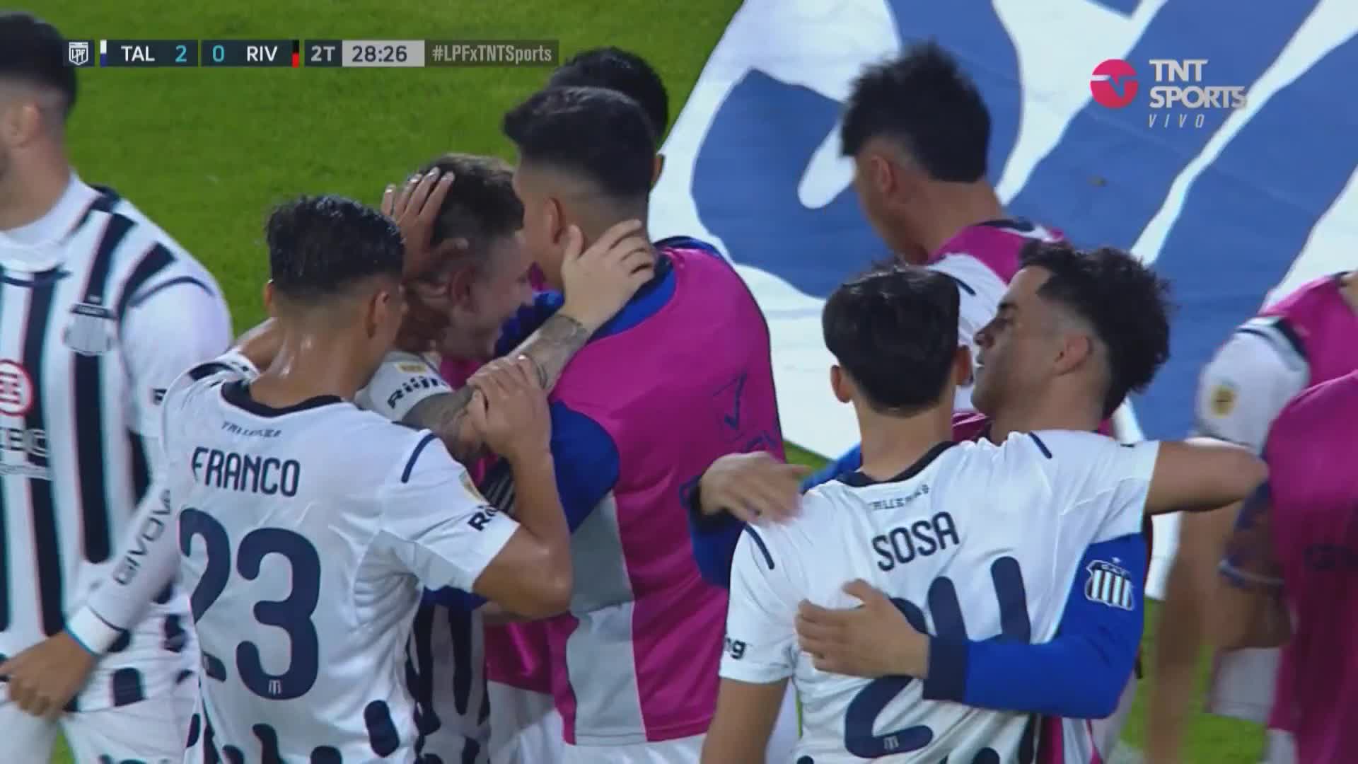 Otro golazo de Garro para el 2 a 0 de Talleres