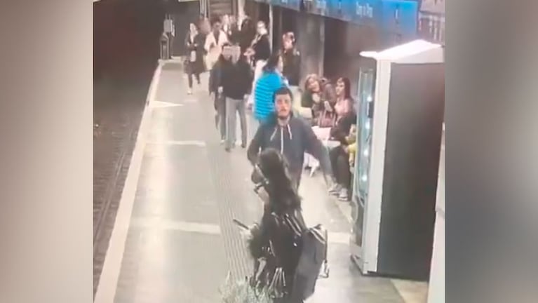 Brutal ataque de un hombre a mujeres en el subte de Barcelona