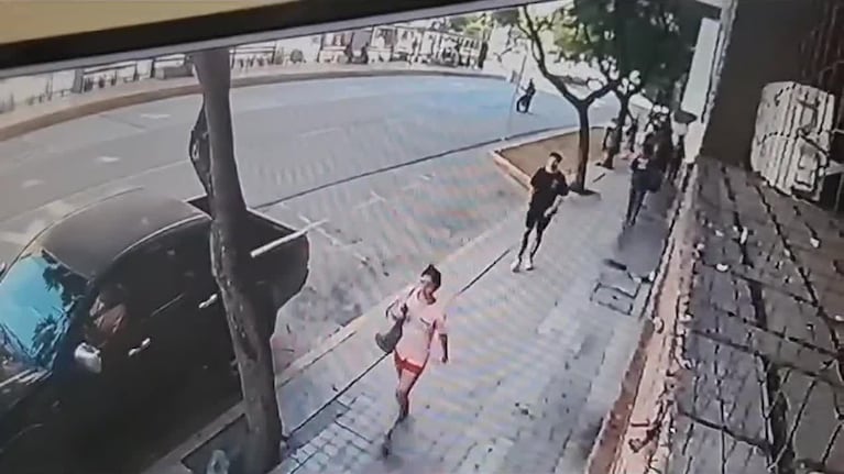 Robaron un celular en el centro en 5 segundos