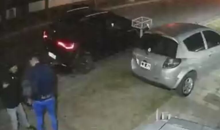 Le robaron el auto a mano armada, no se resistió y le gatillaron igual