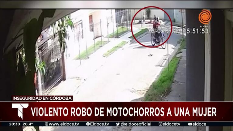 Una mujer fue arrastrada y golpeada por motochoros: "Me llevaron todo"