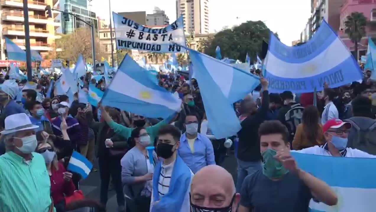 #17A: así se vivió el himno nacional en el banderazo