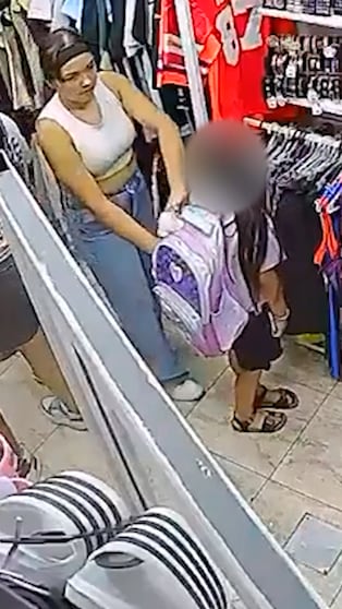 Robaban usando a su hija y quedaron filmados