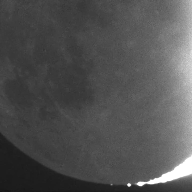 El choque de un meteorito contra la luna