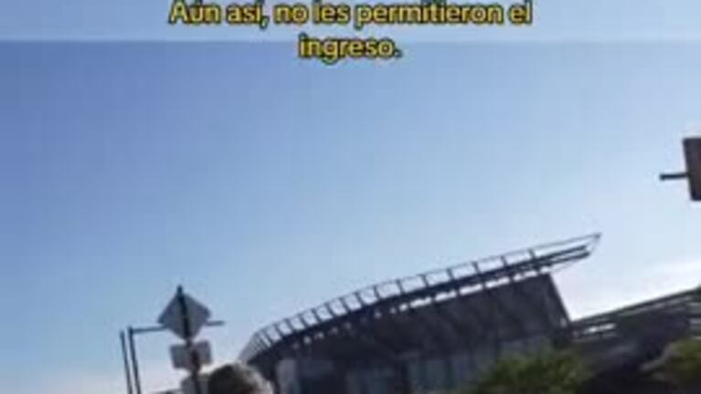 Llevó un caimán a la cancha y no lo dejaron entrar