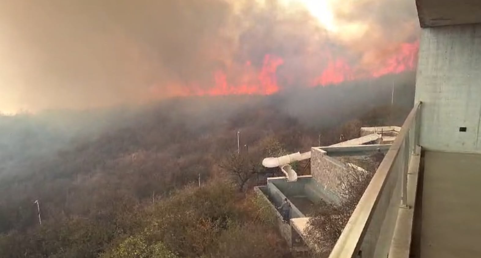 Desesperante incendio en La Cuesta