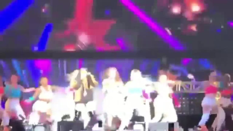 Thalia hacía playback y tuvo que cantar