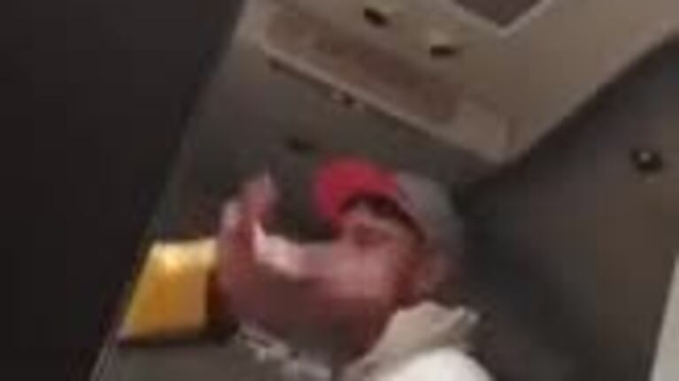 El enojo de un tucumano en pleno vuelo