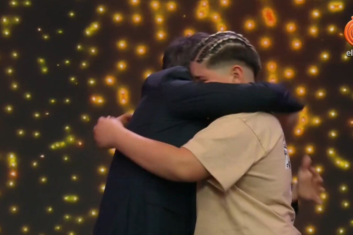 Tiene 12 años y cantó en Buenas Noches Familia para ayudar a su hermanita enferma