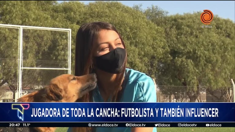 Juega en primera de Belgrano y es influencer: es furor en la cancha y en las redes