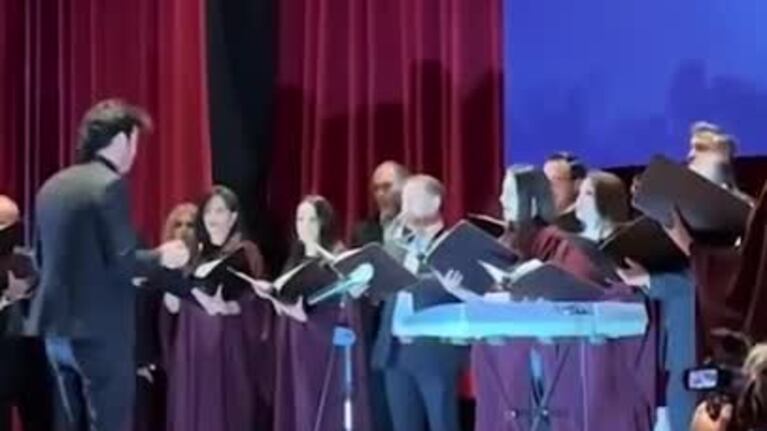 El Coro Municipal cantó un éxito de La Mona