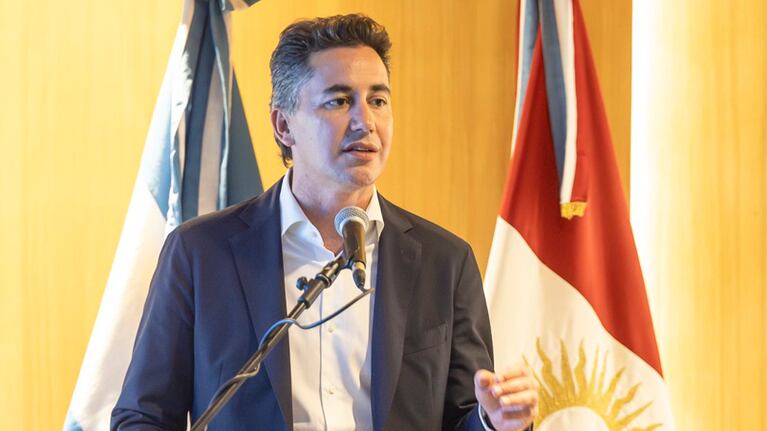 “Se fue a la banquina”: Calvo repudió a De Loredo por usar la IA para crear un video de Llaryora