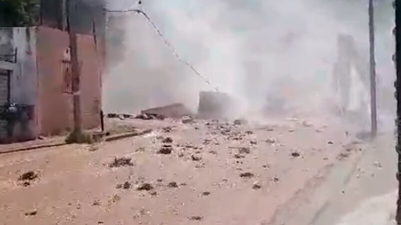 La rotura del caño de agua generó alarma en barrio Güemes