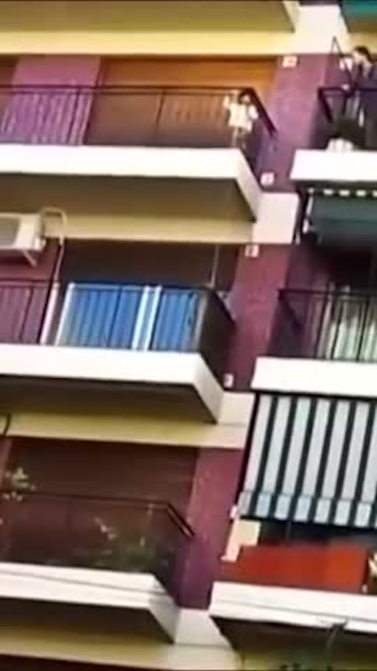 Rescató a un nene del balcón de un quinto piso