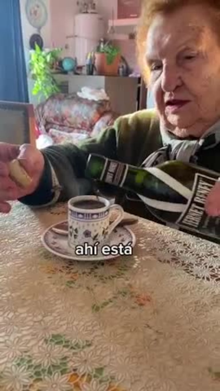 La abuela de TikTok que prepara café con fernet