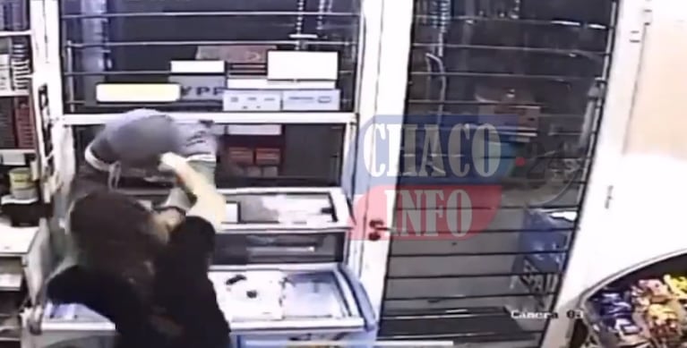 Video: trató de robar cigarrillos y la kiosquera le pegó más de 10 trompadas