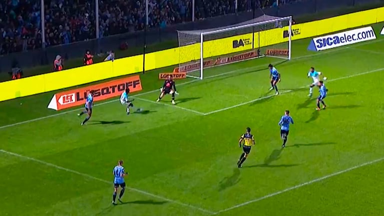 El segundo gol de Roger Martínez para el 4 a 1 de Racing sobre Belgrano