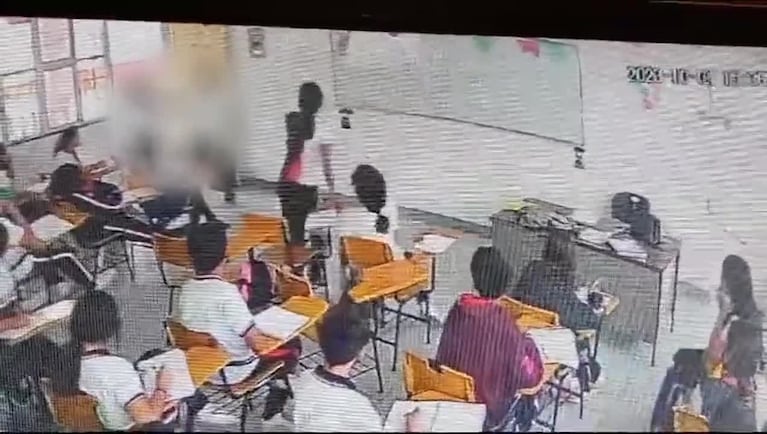 Un alumno apuñaló a su maestra