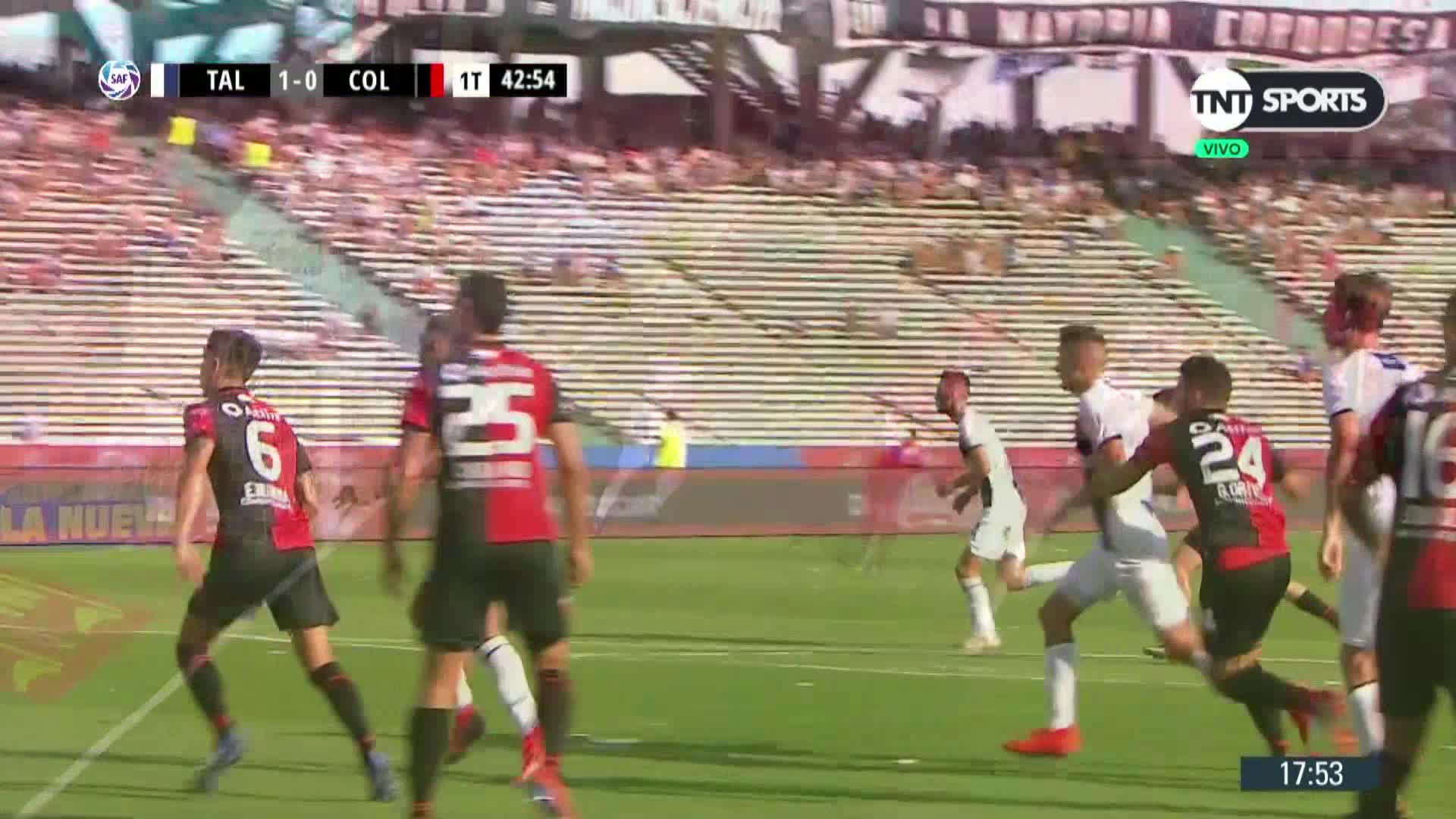 De cabeza, Komar puso el 1-0 ante Colón