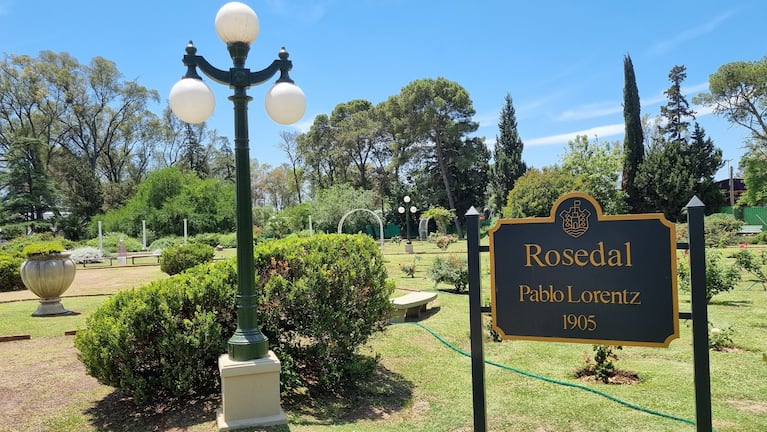 Reabrió el Rosedal, el espacio verde lleno de flores que es un símbolo del Parque Sarmiento