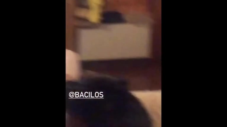 Brenda Asnicar y Duki, a los besos y enamorados