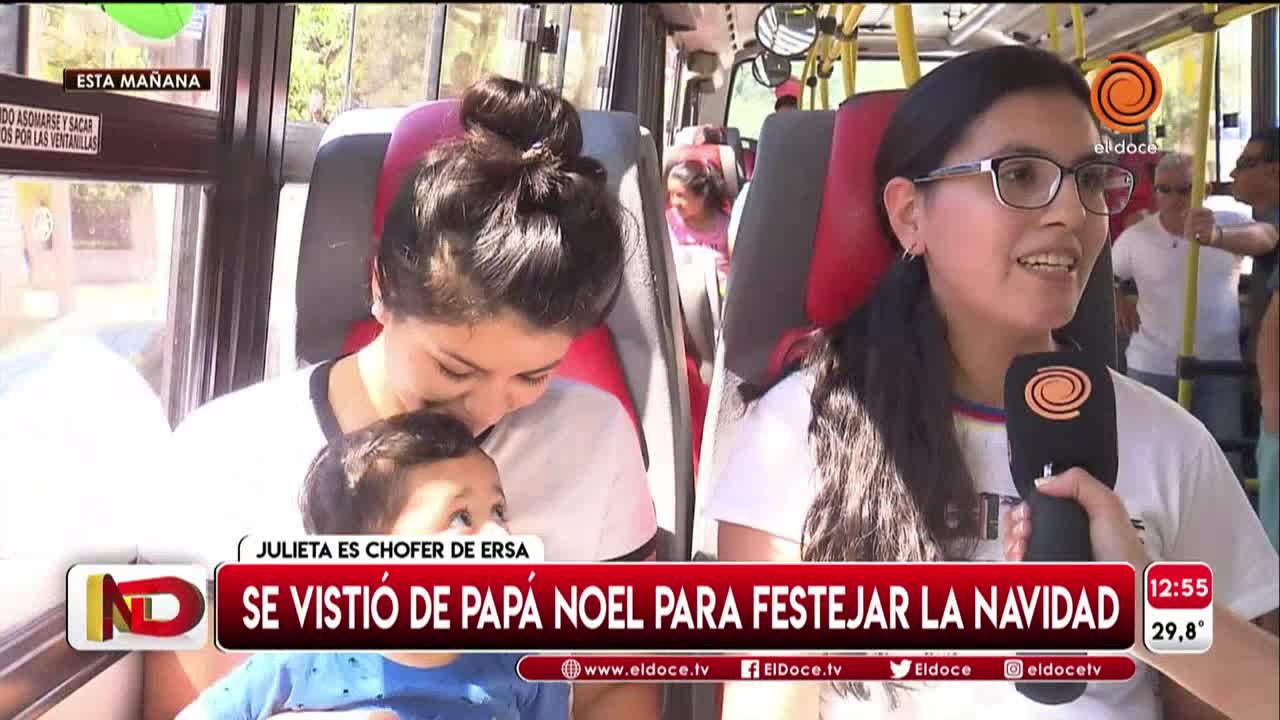 Se vistió de Mamá Noel y alegró a todos en el colectivo