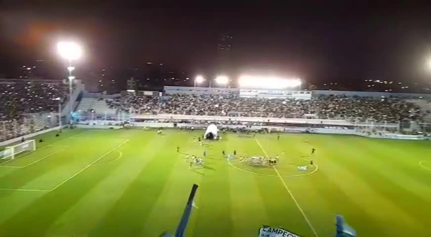 El recibimiento a las jugadoras de Belgrano