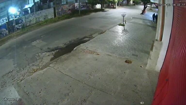 Robaron una camioneta de la cochera de una casa