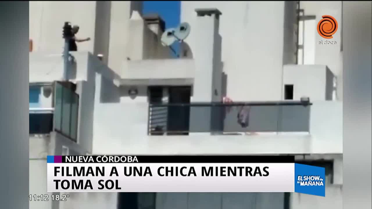 Lo escracharon filmando a una vecina