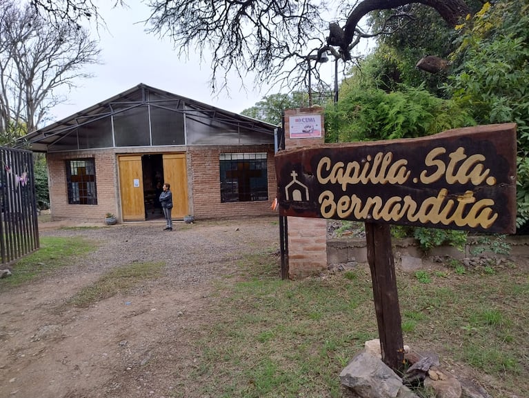 Robaron una garrafa de gas de una capilla y el auxilio del auto de la encargada