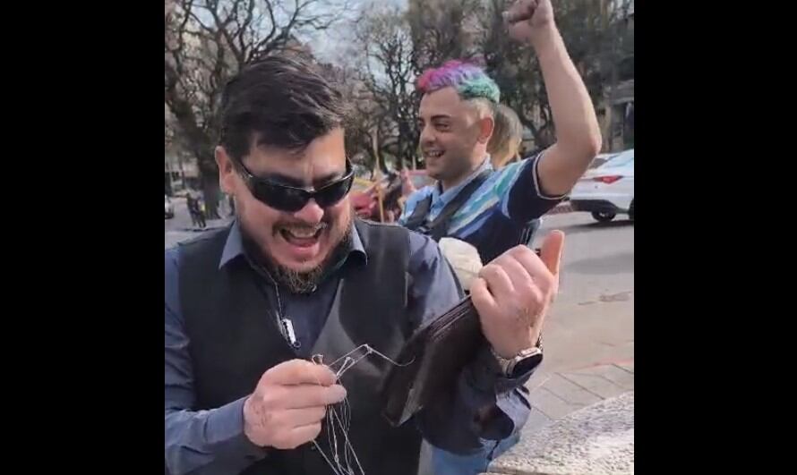 Peluqueros riojanos rescataron la agenda de un trabajador en plena Cañada