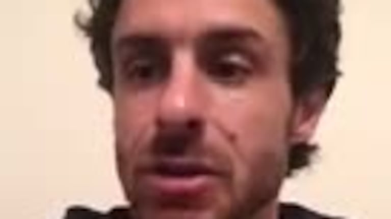 El saludo de Aimar a los bomberos de Córdoba