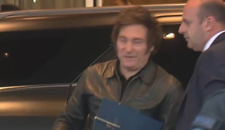 El Doce en Buenos Aires: así llegó Milei a la sede de La Libertad Avanza