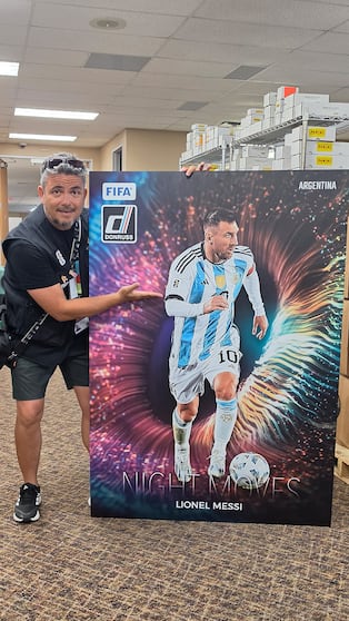 El Doce en la fábrica de Panini en pleno furor mundialista