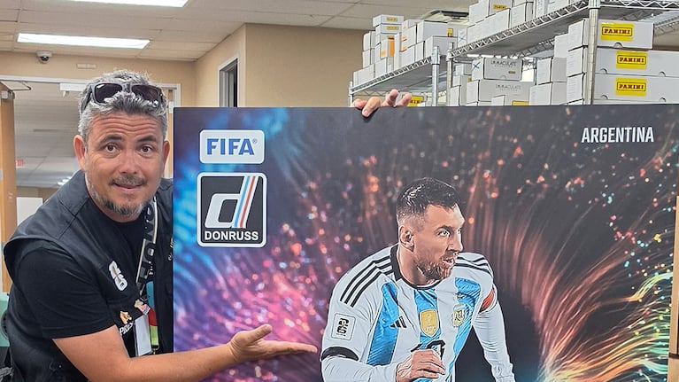 El Doce en la fábrica de Panini en pleno furor mundialista