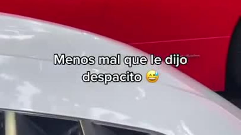 Chocó su Ferrari cuando hizo marcha atrás