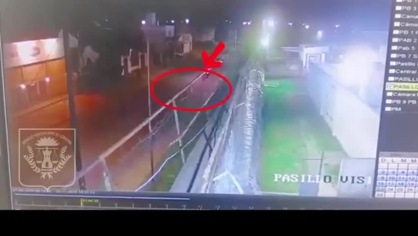 Dos individuos arrojaron un paquete a la cárcel de Río Cuarto