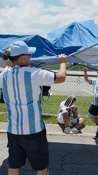 El insólito truco de un grupo de hinchas para ver el Mundial