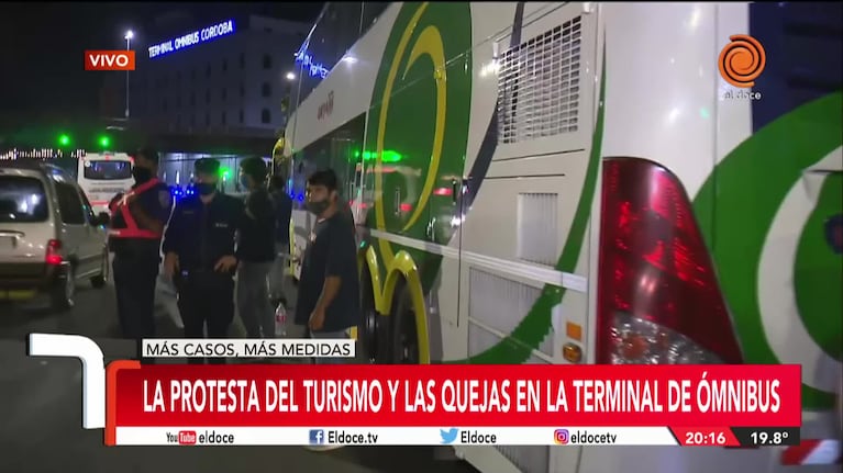 Turismo sigue protestando en la terminal de Córdoba tras las restricciones