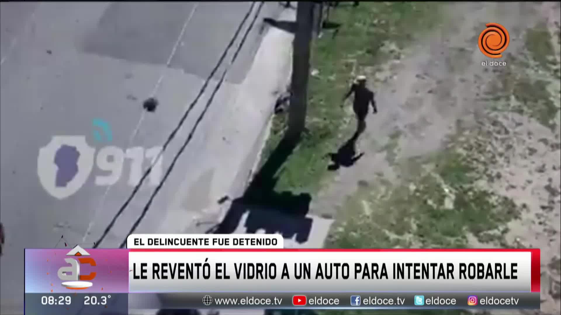 Le reventó el vidrio a un auto en movimiento para robarle