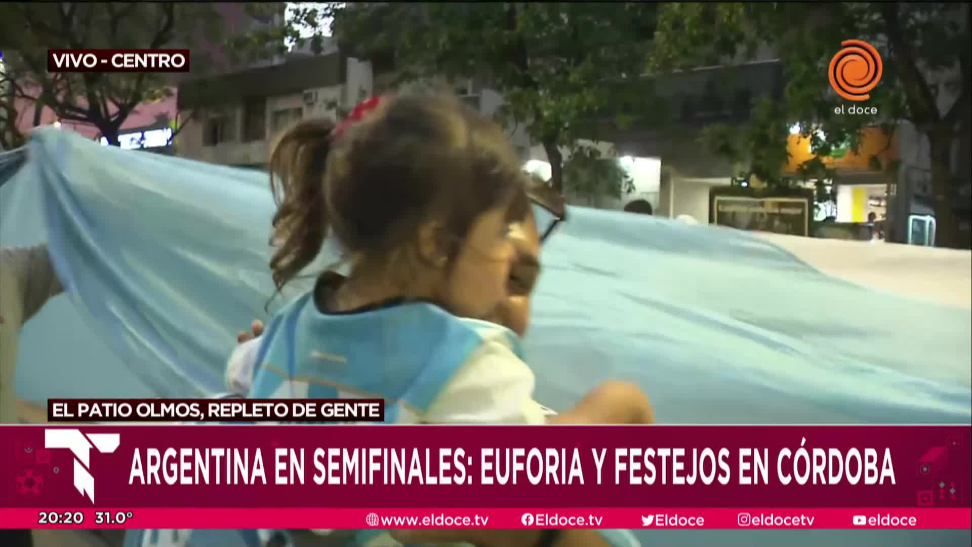 Los hinchas deliraron en el Patio Olmos tras el triunfo de Argentina