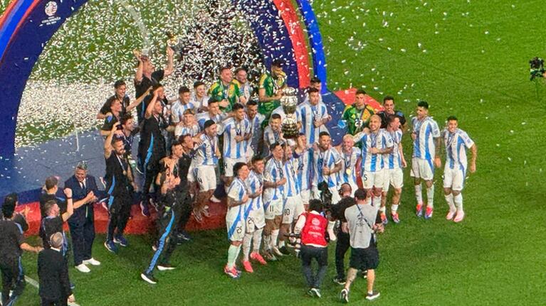 El Doce en la consagración argentina en la Copa América: Messi, Di María y Otamendi levantaron el trofeo