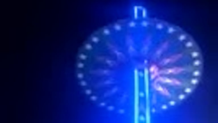 Un juego mecánico falló y se fundió en el aire